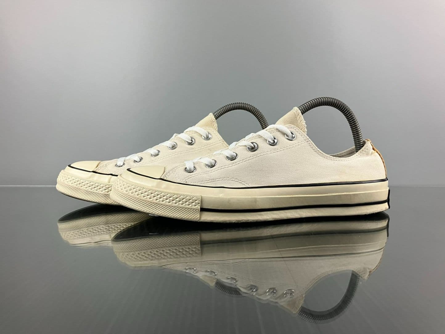 ເກີບຜ້າໃບ ຍີ່ຫຍໍ້ Converse All Star ເບີ 7.5 ມຶສອງ KD-A007