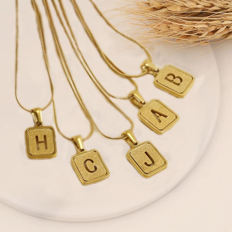 ສາຍຄໍ ສີທອງ,ເງີນ k ຈີ້ຕົວອັກສອນສຳລັບຜູ່ຍີງ sp- A011